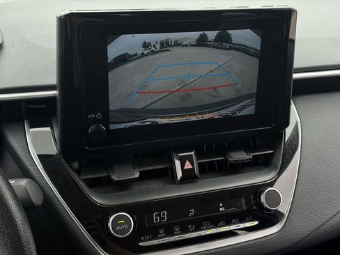 Used 2025 Toyota Corolla LE FWD image 18