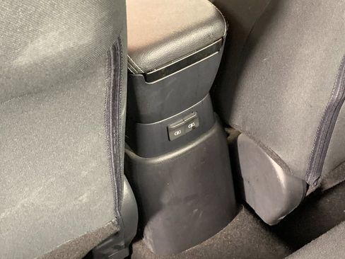 Used 2021 Nissan Versa S FWD image 33