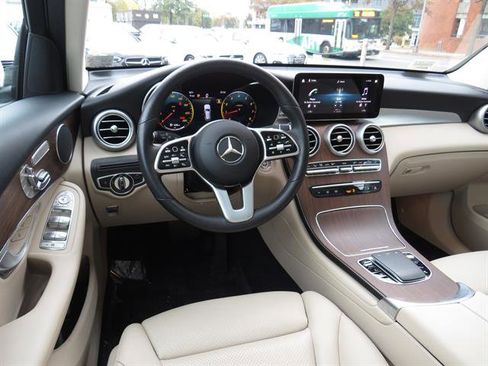Used 2021 Mercedes-Benz GLC 300 4MATIC image 8