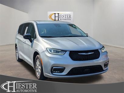 Used 2024 Chrysler Pacifica Touring-L
