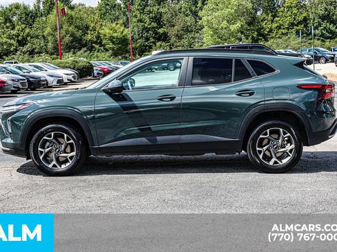 Used 2025 Chevrolet Trax LT FWD image 8