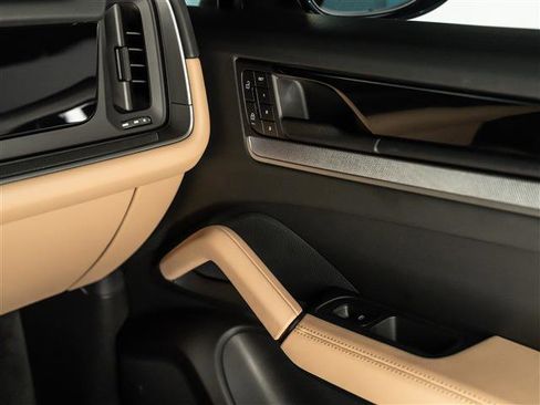 Certified 2026 Porsche Cayenne Coupe image 30