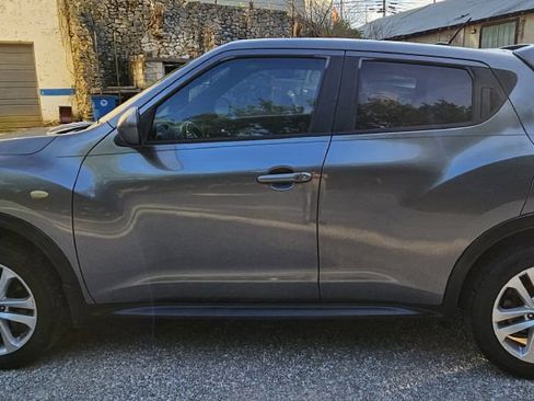 Used 2011 Nissan Juke SV FWD image 2