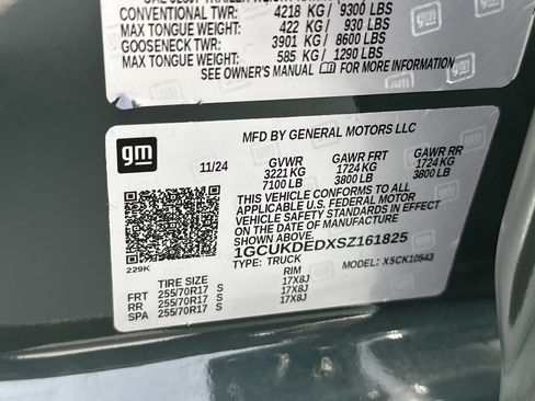 Used 2025 Chevrolet Silverado 1500 LT AWD/4WD image 35