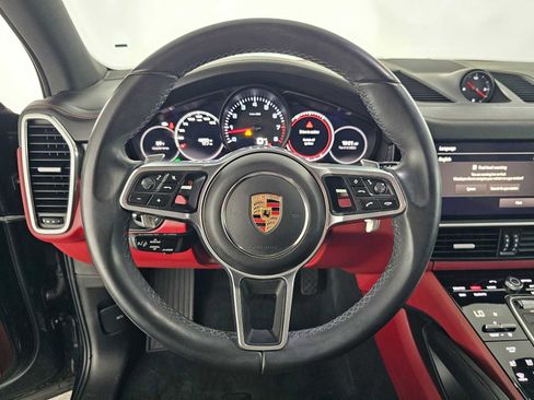 Used 2022 Porsche Cayenne Platinum Edition image 22