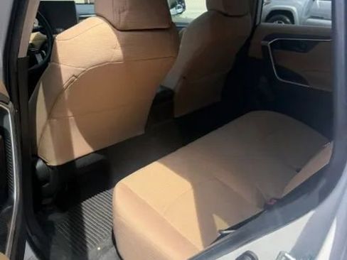 Used 2023 Toyota RAV4 LE AWD/4WD image 5