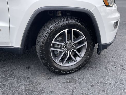 Used 2019 Jeep Grand Cherokee Limited w/ Luxury Group II image 33