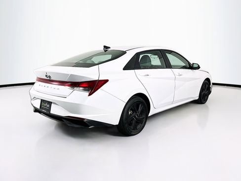 Used 2022 Hyundai Elantra SEL image 9