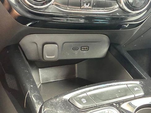 Used 2024 Chevrolet Trax LT FWD image 28