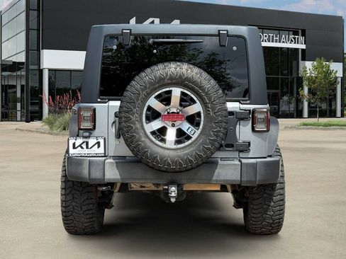 Used 2015 Jeep Wrangler Unlimited Rubicon w/ Connectivity Group AWD/4WD image 7
