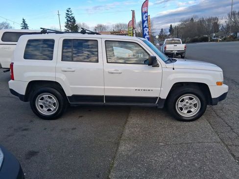Used 2014 Jeep Patriot Sport w/ Power Value Group image 4