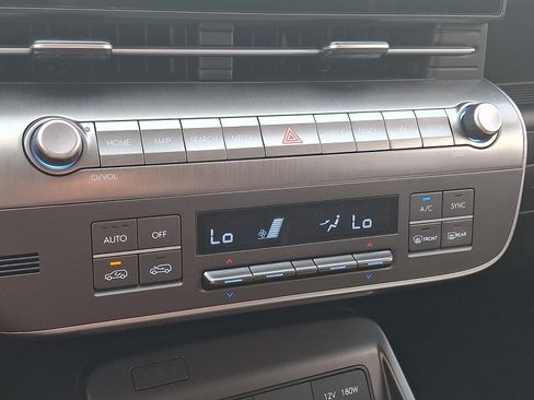 Certified 2025 Hyundai Kona SEL AWD/4WD image 23
