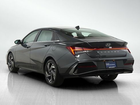 Certified 2025 Hyundai Elantra SEL image 3