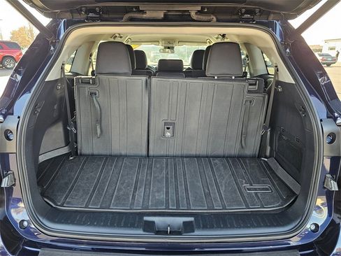 Used 2022 Toyota Highlander LE image 14