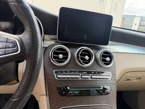 Used 2019 Mercedes-Benz GLC 300 4MATIC image 11