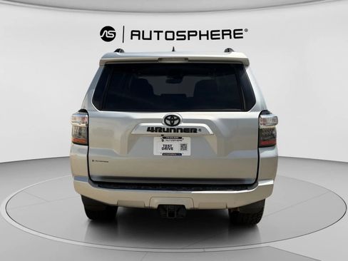 Used 2020 Toyota 4Runner SR5 AWD/4WD image 8