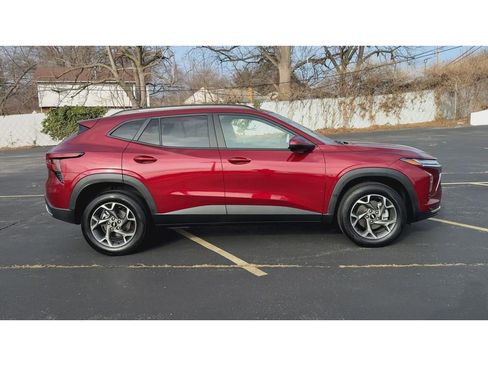 Certified 2025 Chevrolet Trax LT image 9