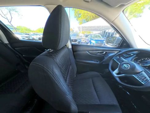 Used 2020 Nissan Rogue SV FWD image 31
