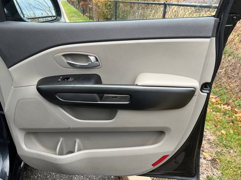 Used 2016 Kia Sedona LX w/ LX Convenience Package image 16