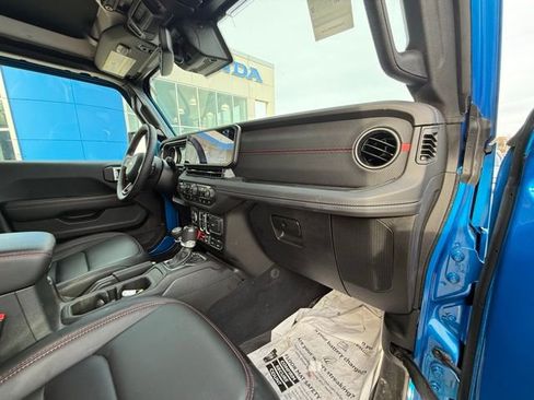 Used 2024 Jeep Gladiator Rubicon AWD/4WD image 36