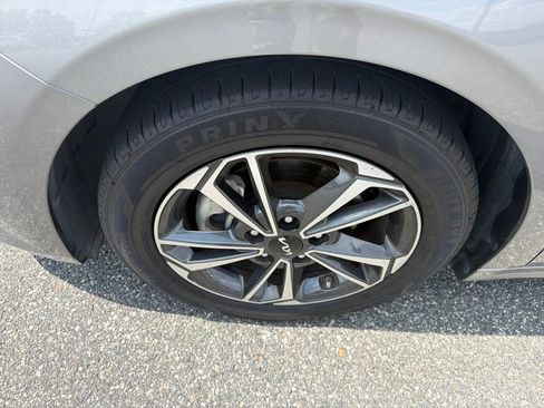 Used 2024 Kia Forte LXS FWD image 13