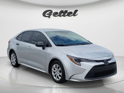 Used 2024 Toyota Corolla LE image 3