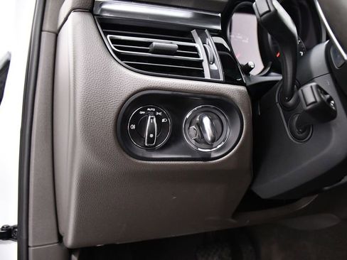 Used 2021 Porsche Macan image 11