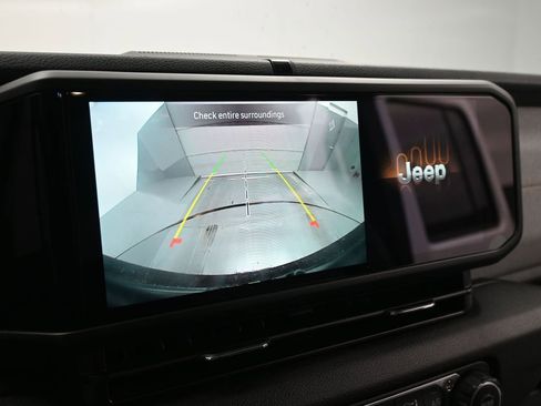 Used 2025 Jeep Wrangler Sport image 13