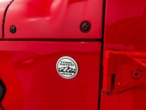 Used 2023 Jeep Wrangler Unlimited Sahara w/ Dual Top Group AWD/4WD image 31