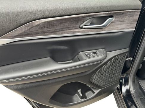 Used 2023 Jeep Grand Cherokee Limited w/ Black Appearance Package image 16