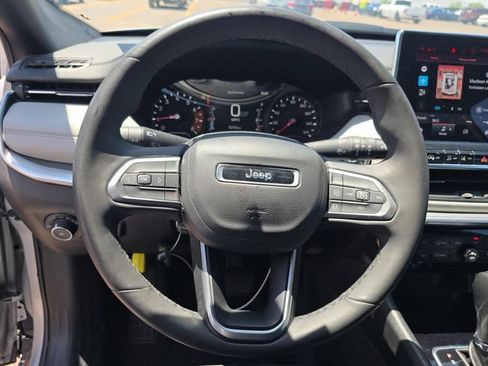 Used 2025 Jeep Compass Limited AWD/4WD image 9