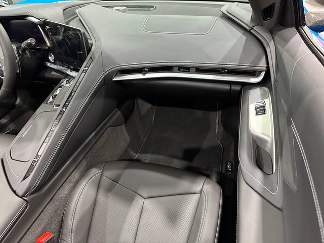 Used 2025 Chevrolet Corvette Stingray Convertible w/ 1LT RWD image 12