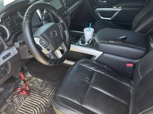 Used 2018 Nissan Titan PRO-4X w/ Pro-4x Convenience Package AWD/4WD image 2