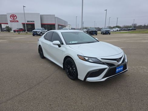 Used 2023 Toyota Camry XSE image 3