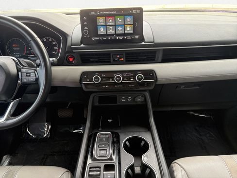 Used 2023 Honda Pilot Touring image 11