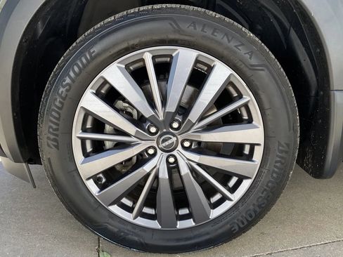 Used 2024 Nissan Pathfinder SL w/ SL Premium Package AWD/4WD image 9