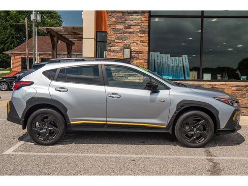 Used 2024 Subaru Crosstrek 2.5i Sport AWD/4WD image 2