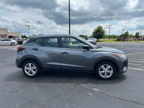 Used 2023 Nissan Kicks S FWD image 8