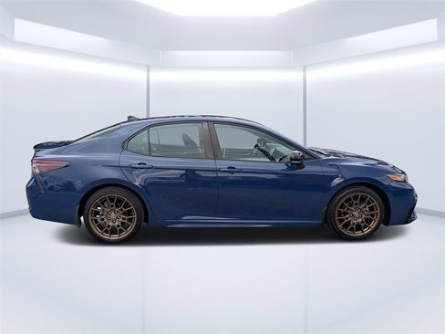Used 2023 Toyota Camry SE image 2
