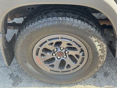 Used 2025 Nissan Frontier Pro-X RWD image 17
