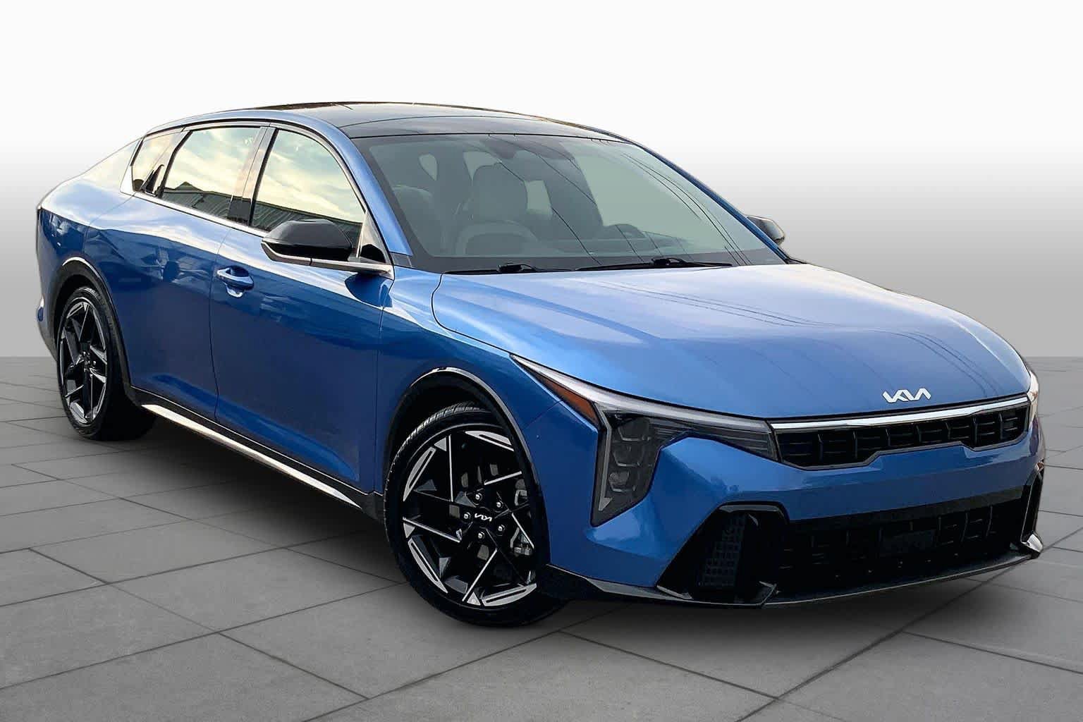 Used 2025 Kia K4 GT-Line w/ GT-Line Premium Package FWD image 2