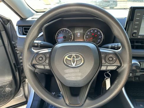 Used 2021 Toyota RAV4 LE image 11
