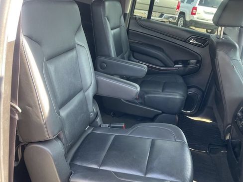 Used 2017 GMC Yukon XL SLT w/ Open Road Package AWD/4WD image 12