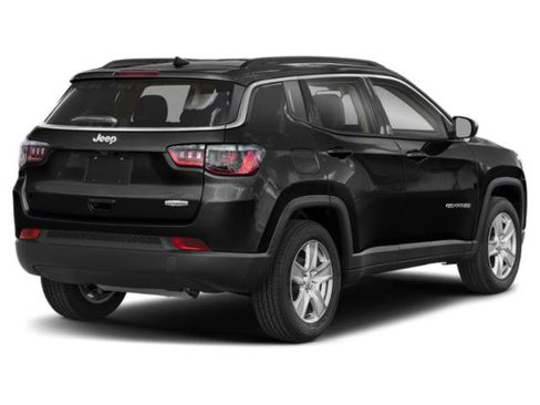 Certified 2022 Jeep Compass Latitude w/ Sun and Sound Group AWD/4WD image 3