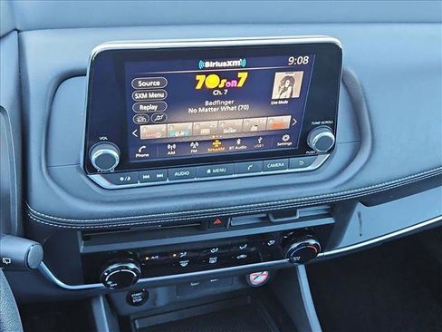 Used 2024 Nissan Rogue S FWD image 14