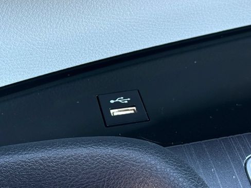Used 2025 Toyota Sienna XLE FWD image 23