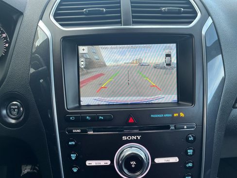 Used 2017 Ford Explorer Platinum image 17