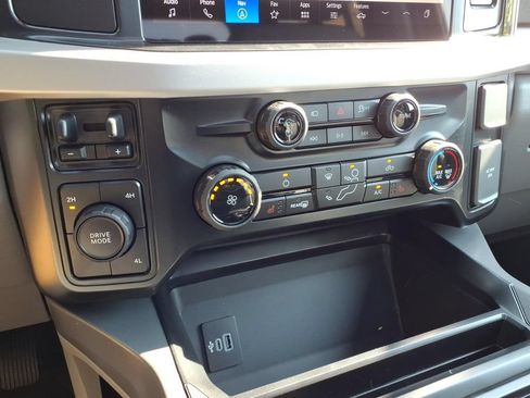 New 2026 Ford F250 XLT w/ XLT Premium Package AWD/4WD image 23