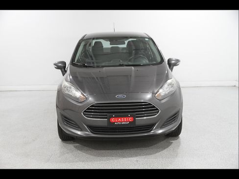 Used 2015 Ford Fiesta SE FWD image 2