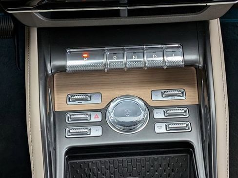 Used 2025 Lincoln Nautilus Reserve w/ Jet Appearance Package image 38